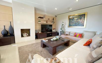 Sala d'estar de Casa o xalet en venda en Palau-solità i Plegamans amb Aire condicionat, Calefacció i Terrassa