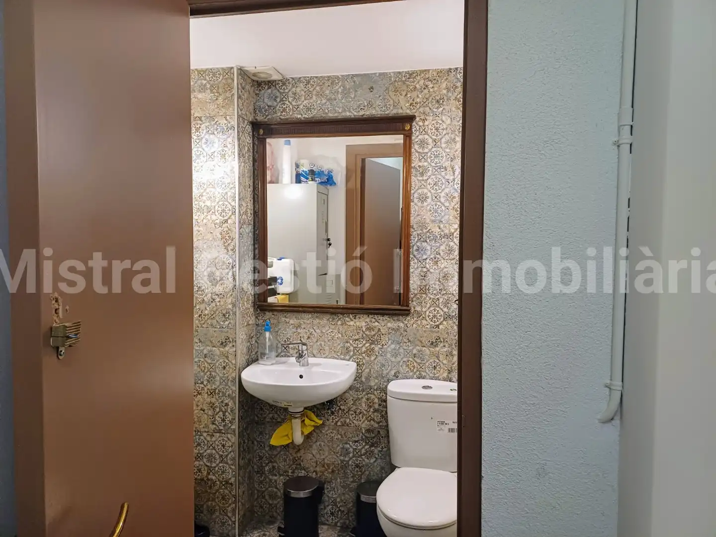 Business premises for transfer in Sants - Montjuïc, imagen 2