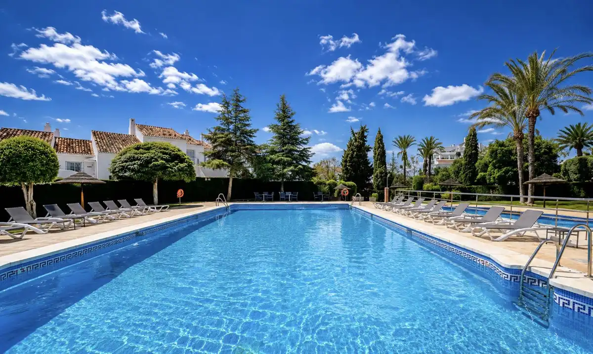 Piscina de Planta baja en venta en Marbella con Aire acondicionado, Terraza y Piscina comunitaria