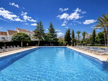 Bajo con piscina en venta en Nueva Andalucía