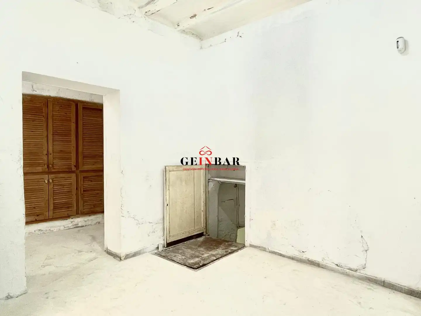 Planta baja en venta en Barcelona con Trastero y Alarma