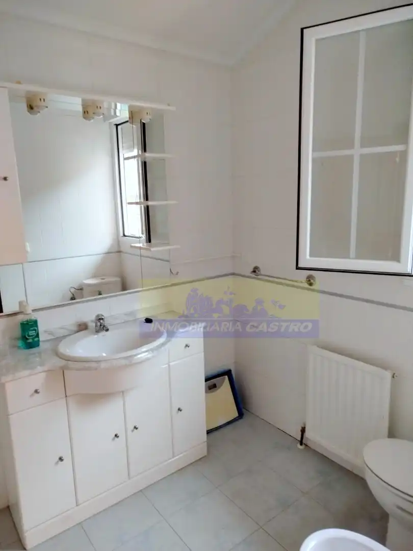 Baño de Casa o chalet en venta en Castro-Urdiales con Calefacción, Jardín privado y Terraza