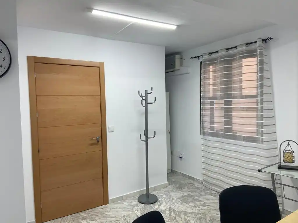 Ufficio in affitto a Casco Antiguo, imagen 2