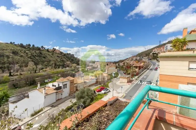 Vista exterior de Àtic en venda en Granada