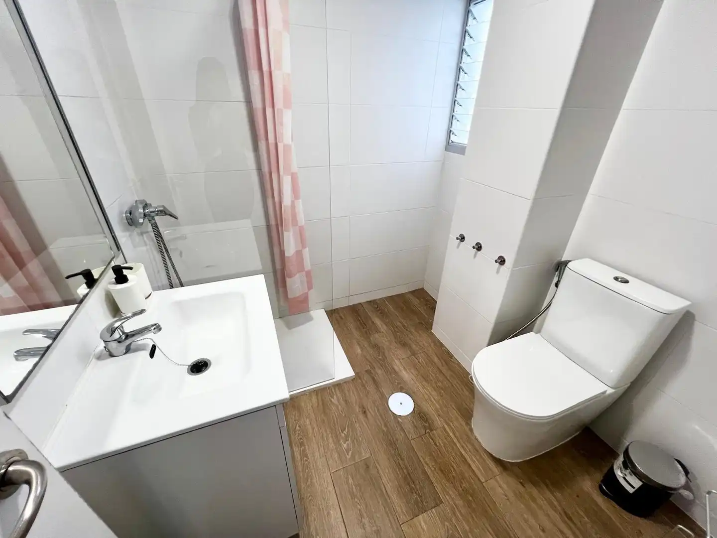 Baño de Piso de alquiler en Málaga con Aire acondicionado