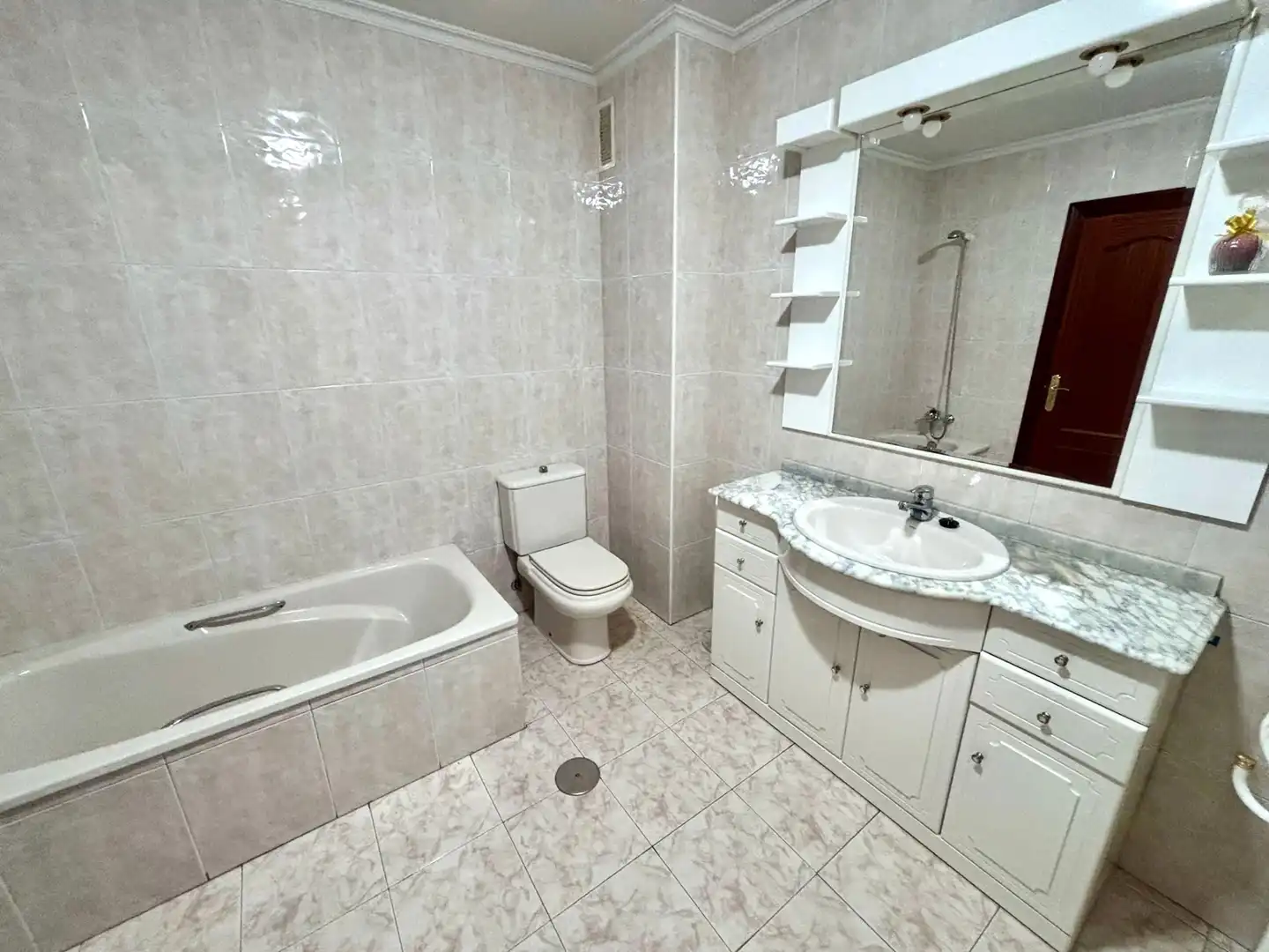 Baño de Piso en venta en Gijón  con Calefacción, Parquet y Terraza