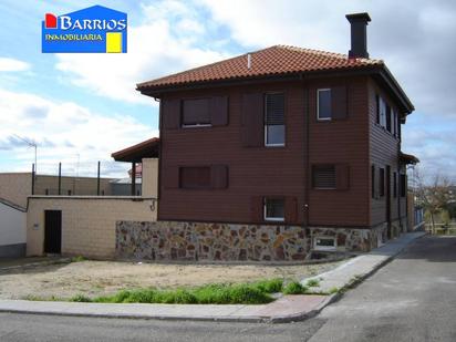 Vista exterior de Casa o xalet en venda en Zamora Capital  amb Calefacció, Jardí privat i Terrassa