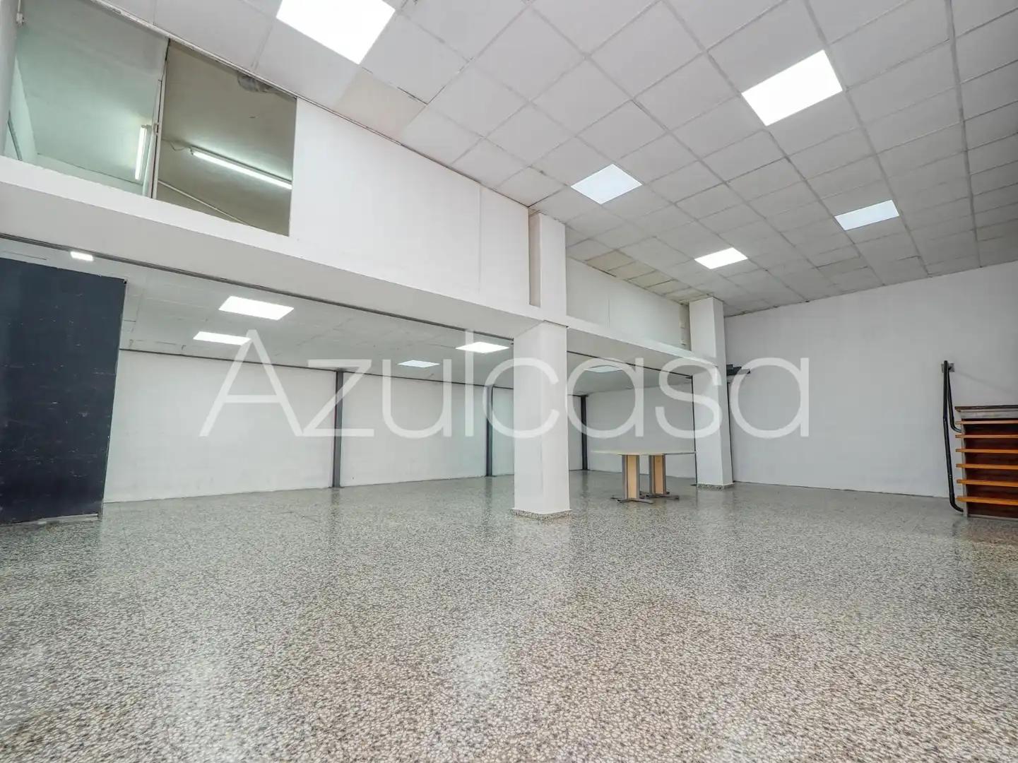 Commercial properties for sale in Alicante / Alacant  with Air Conditioner
