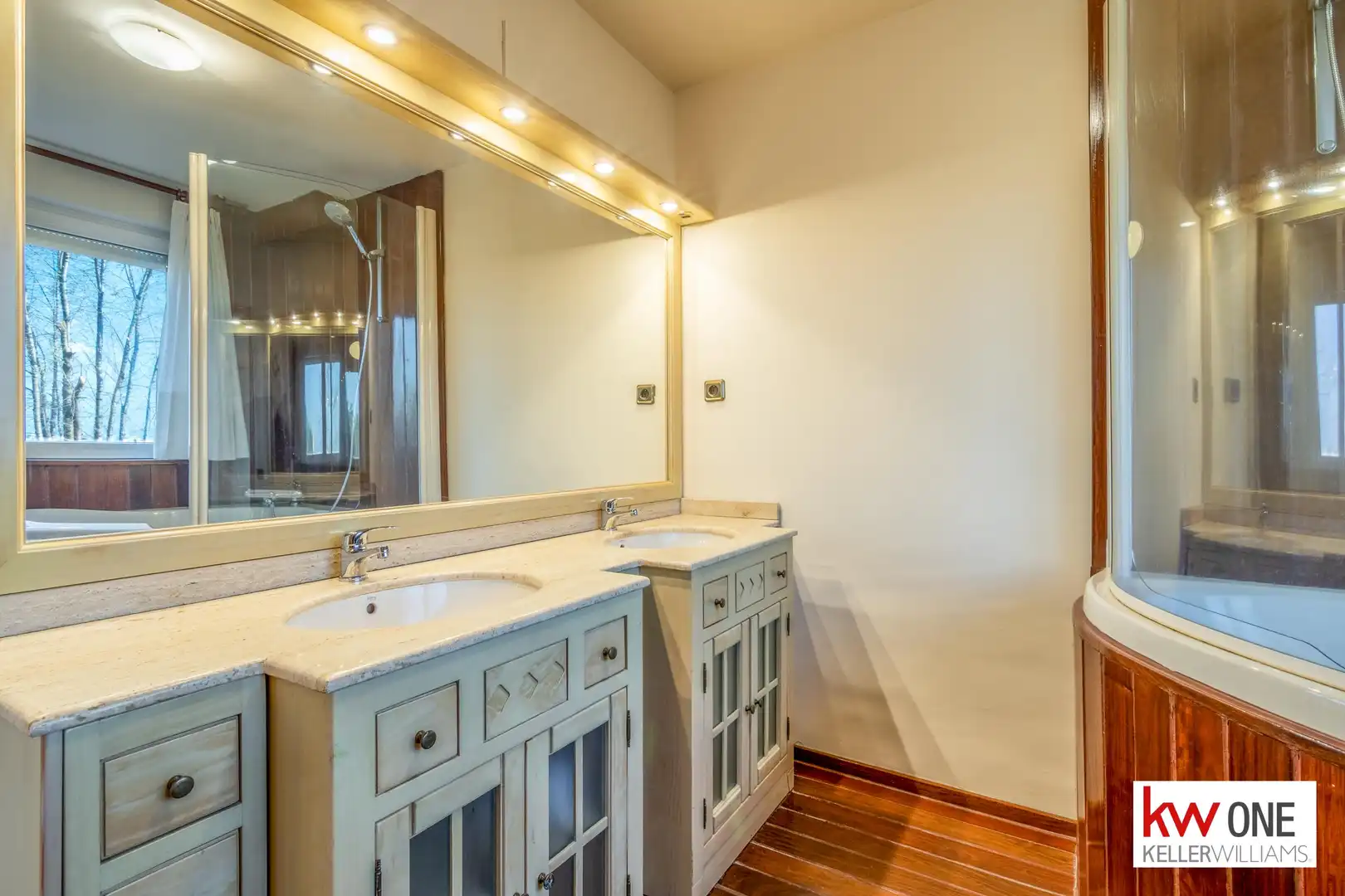 Baño de Casa adosada de alquiler en Pozuelo de Alarcón con Aire acondicionado, Calefacción y Jardín privado