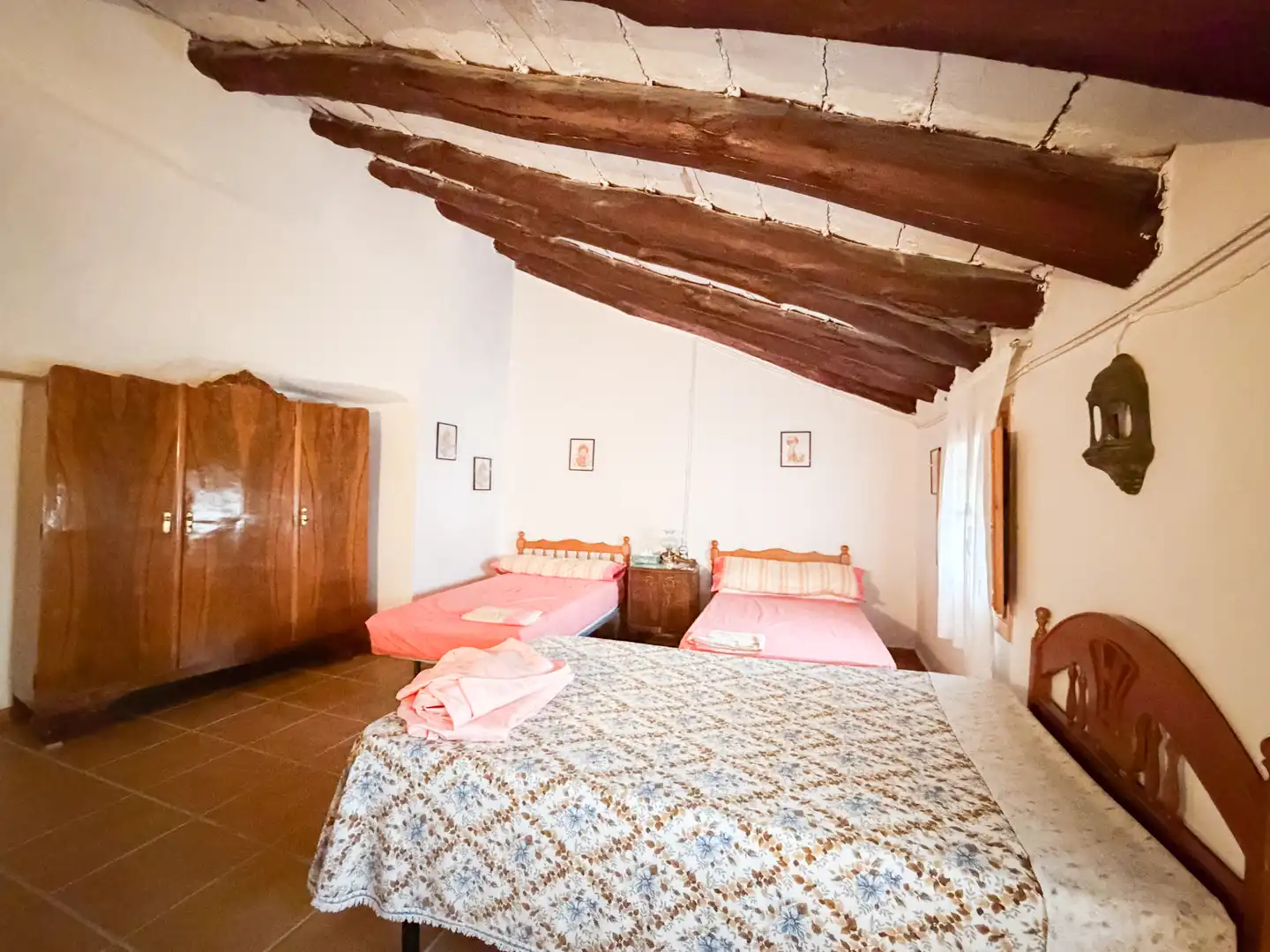 Dormitori de Finca rústica en venda en Benamaurel amb Calefacció, Terrassa i Moblat
