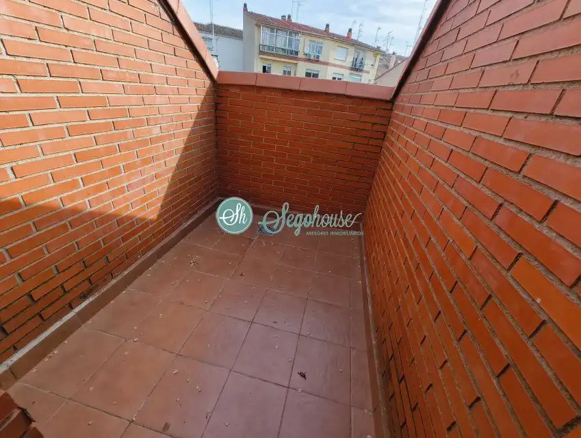 Terraza de Piso en venta en Segovia con Calefacción y Terraza