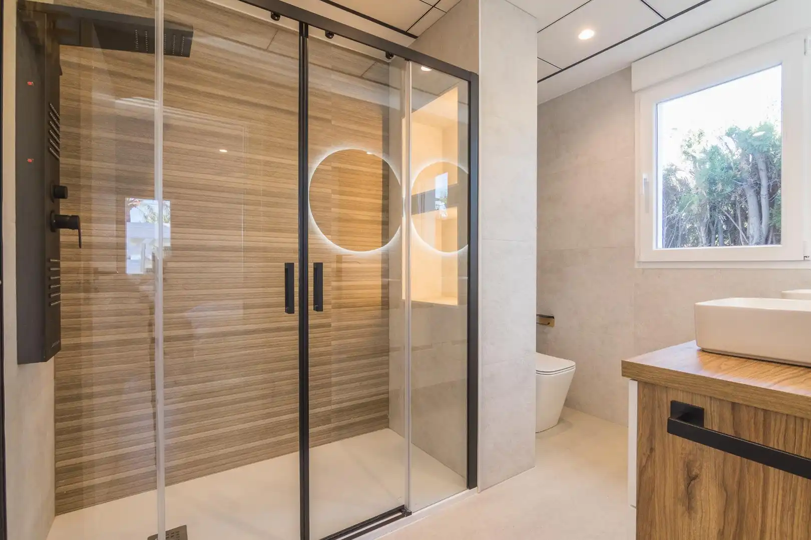 Bathroom of Houses for sale in Elche / Elx  with Air Conditioner, Private garden and Terrace