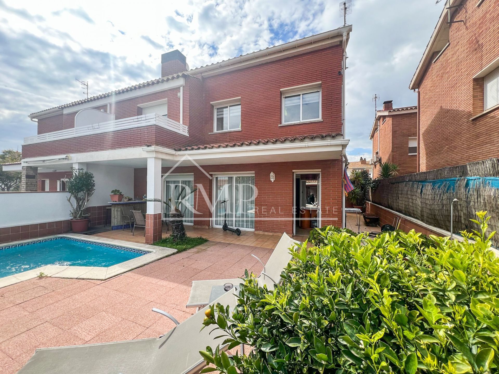 Exterior view of House or chalet for sale in Sant Vicenç de Montalt  with Air Conditioner, Heating and Terrace