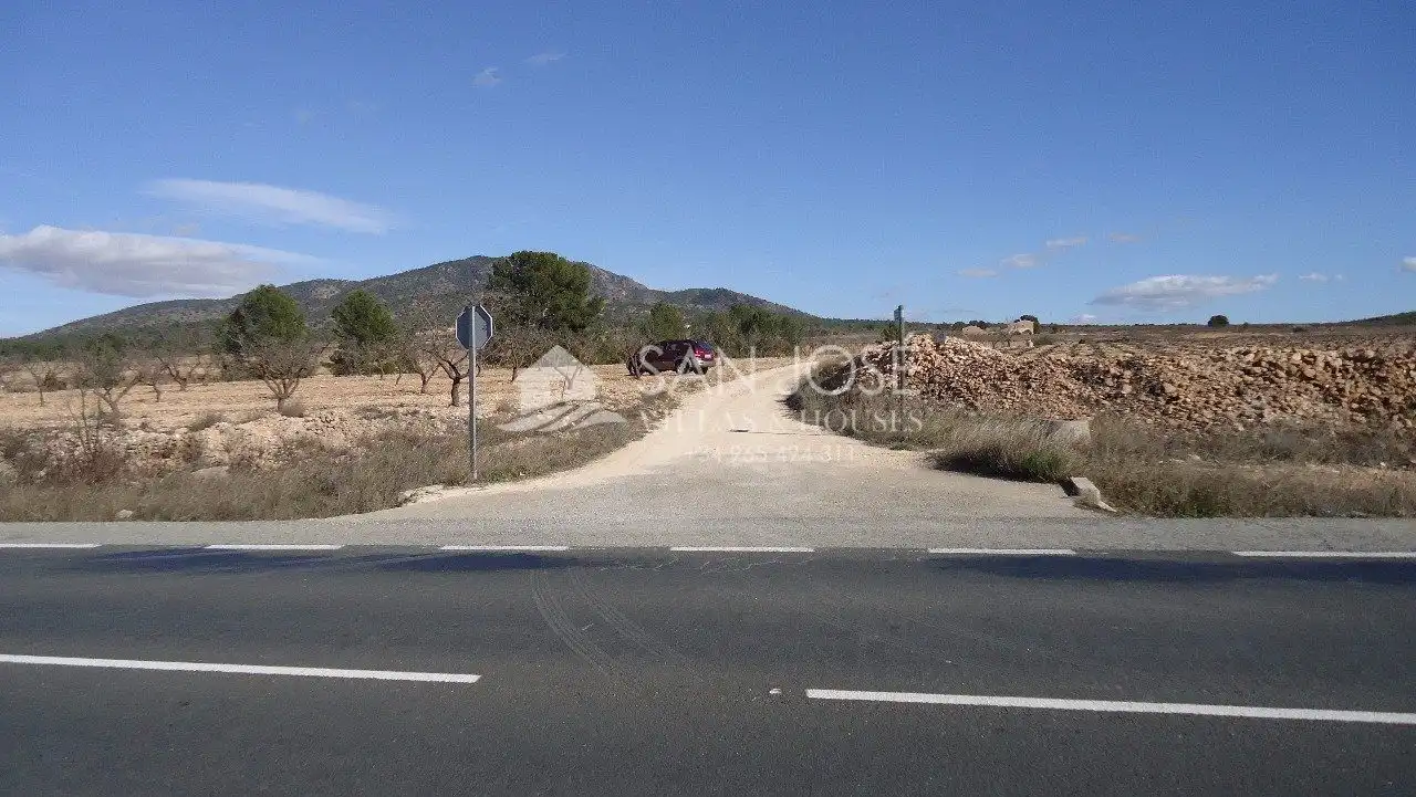 Finca rústica en venda en Yecla
