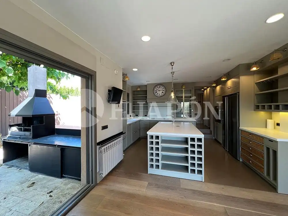 Cocina de Casa o chalet en venta en Alella con Aire acondicionado, Calefacción y Jardín privado