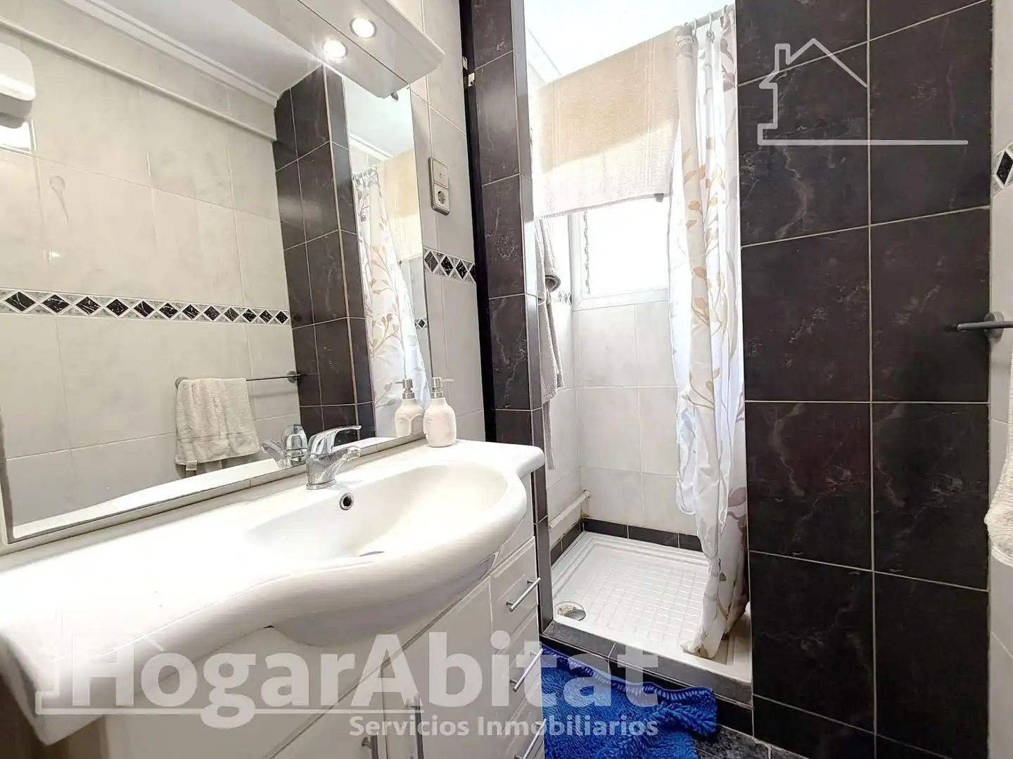 Bathroom of Flat for sale in Valencia