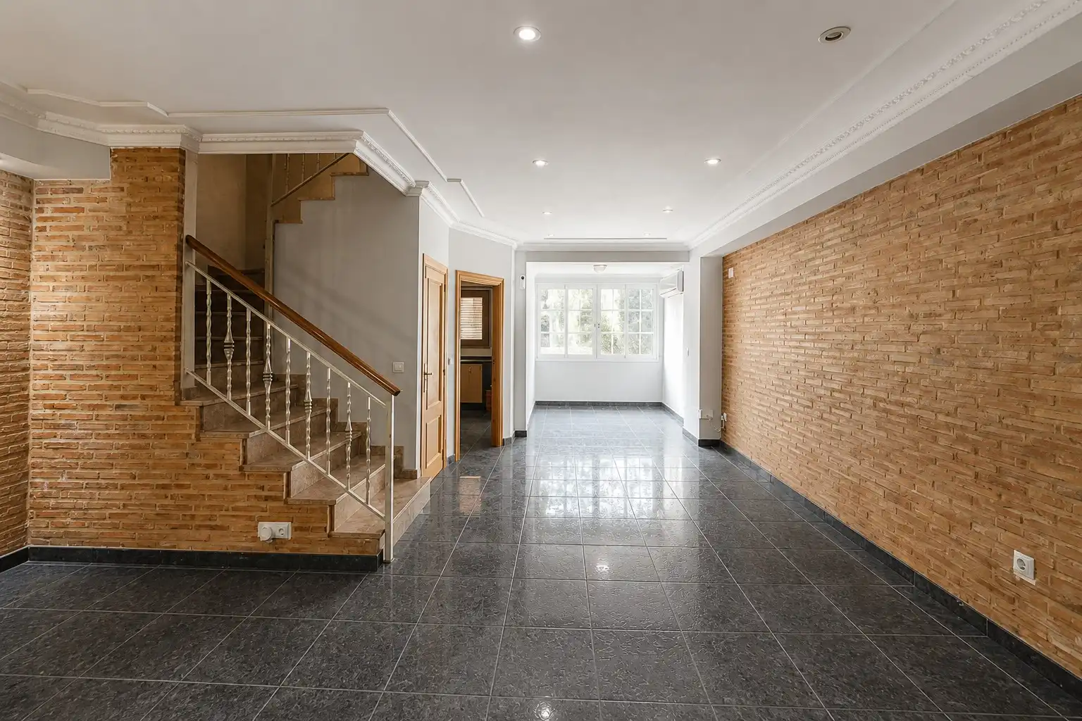Casa o chalet en venta en Chiva con Jardín privado, Terraza y Piscina