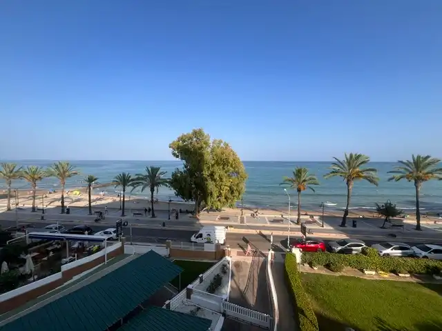 Vista exterior de Apartament en venda en Benicasim / Benicàssim amb Aire condicionat, Terrassa i Traster