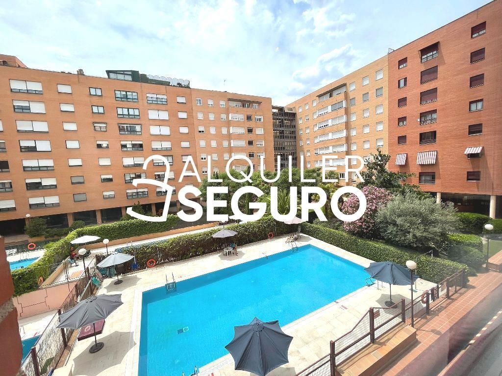Exterior view of Flat to rent in  Madrid Capital  with Air Conditioner, Heating and Swimming Pool