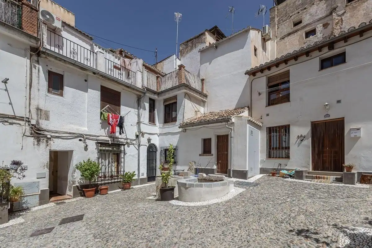 Außenansicht von Einfamilien-Reihenhaus zur Miete in Granada