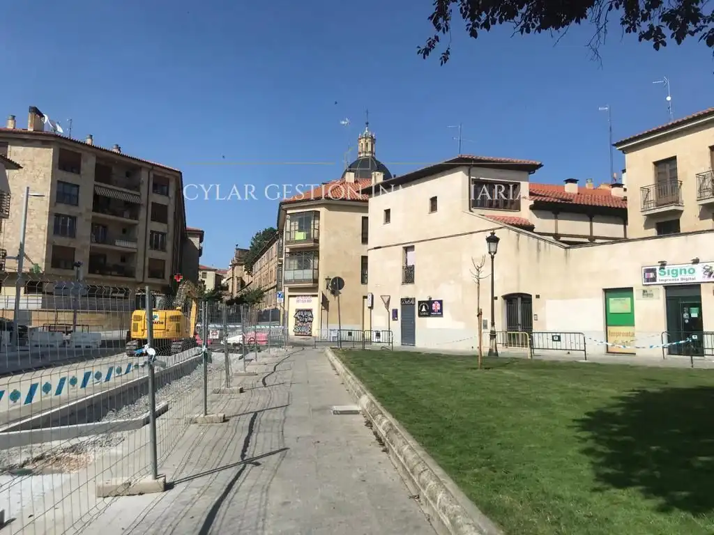Vista exterior de Piso de alquiler en Salamanca con Calefacción, Parquet y Amueblado