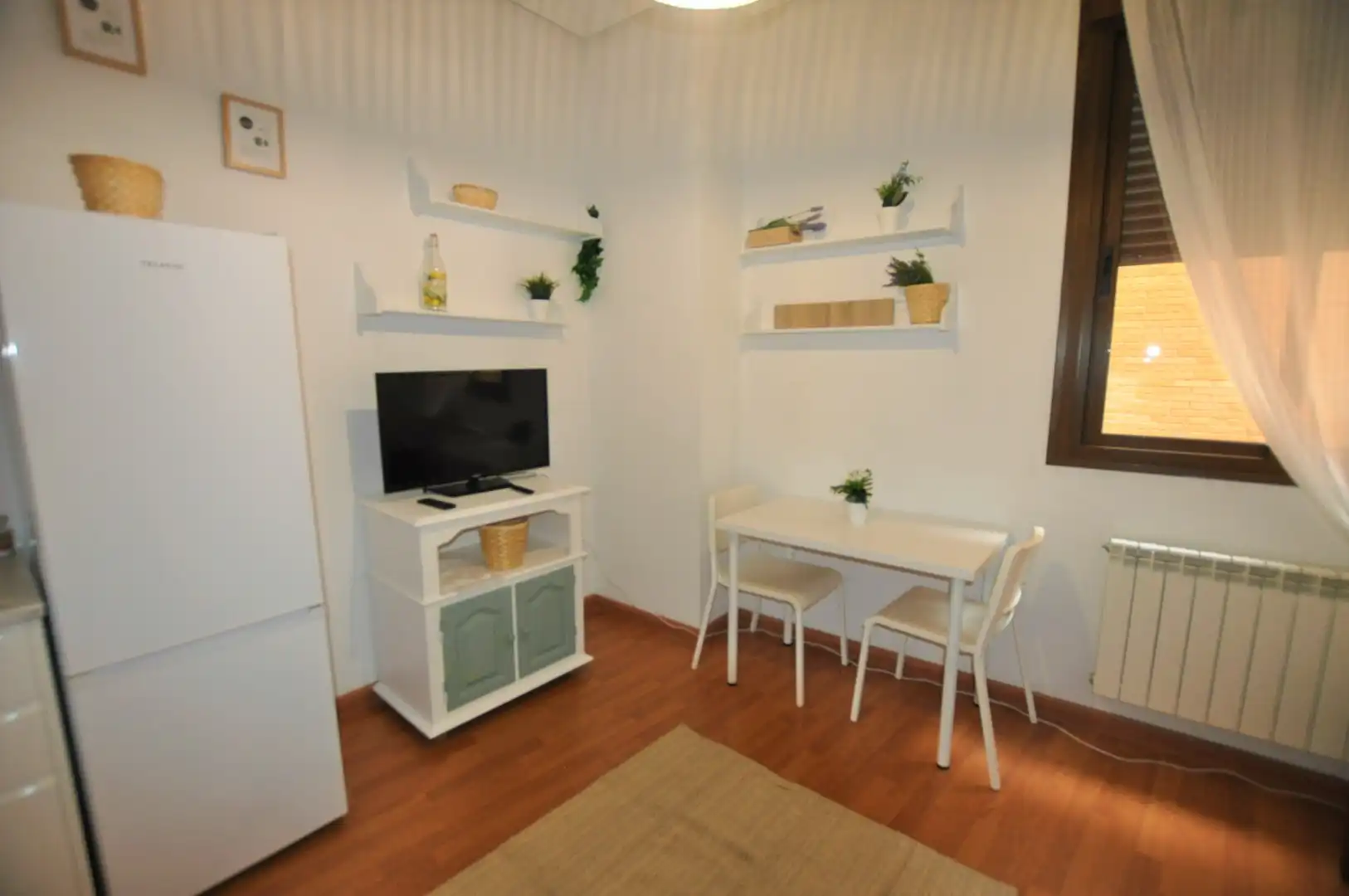 Sala d'estar de Pis de lloguer en Cáceres amb Aire condicionat, Calefacció i Parquet