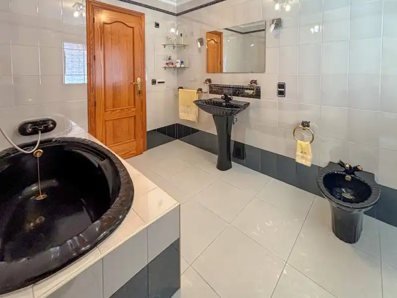 Bathroom of Houses for sale in Atarfe  with Air Conditioner