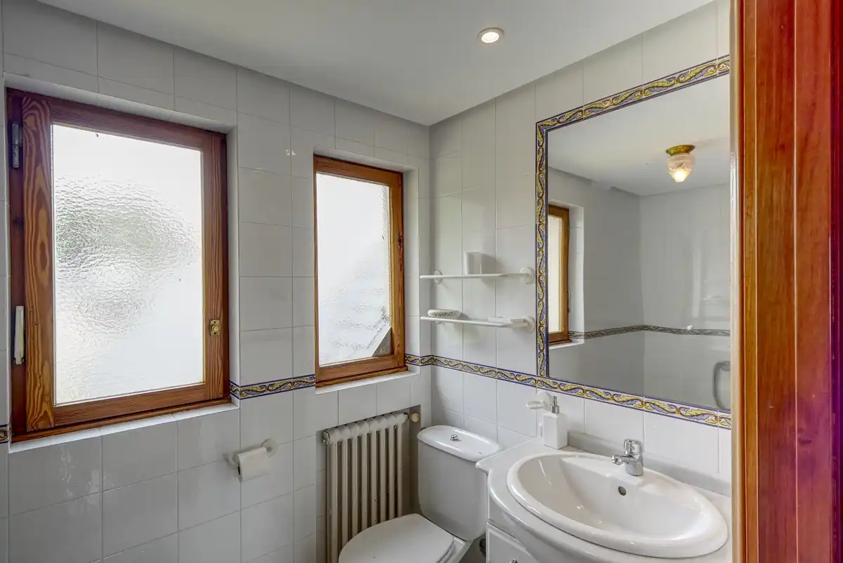 Bany de Casa o xalet en venda en Sada (A Coruña) amb Calefacció, Jardí privat i Parquet