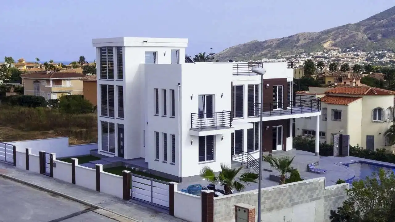 Villa con piscina in vendita a Pueblo - Urbanizaciones