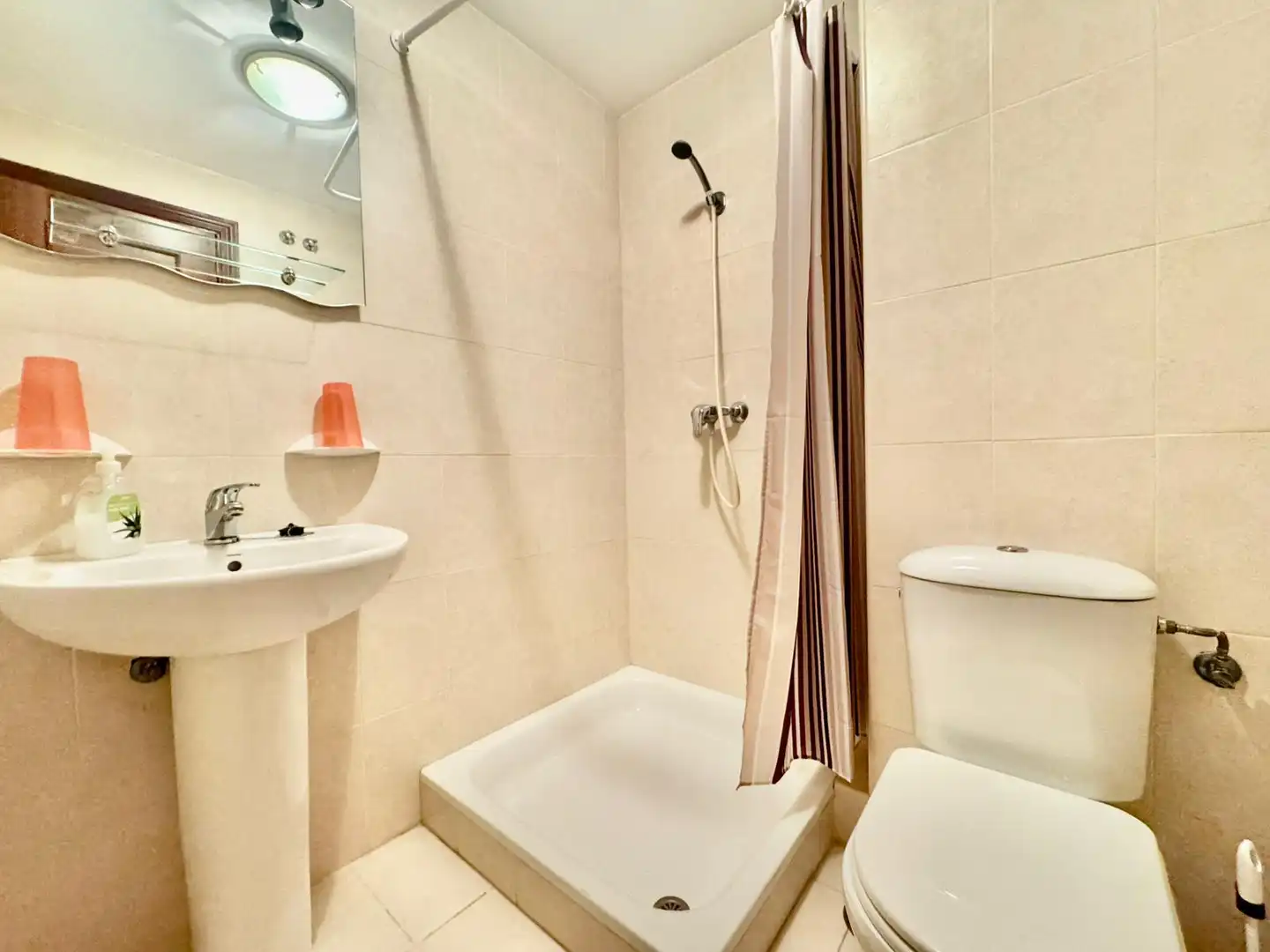 Baño de Piso en venta en Fuengirola con Terraza, Amueblado y Horno