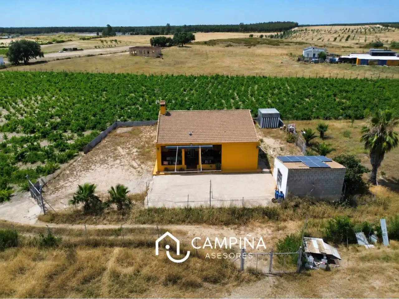 Casa rústica amb jardí en venda a Poligono Industrial El Corchito 1