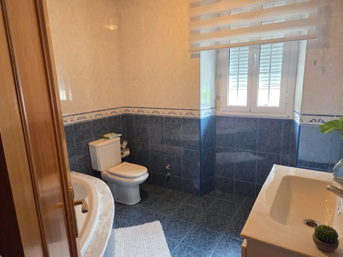 Badezimmer von Einfamilien-Reihenhaus zum Verkauf in Alfoz mit Heizung, Privatgarten und Abstellraum