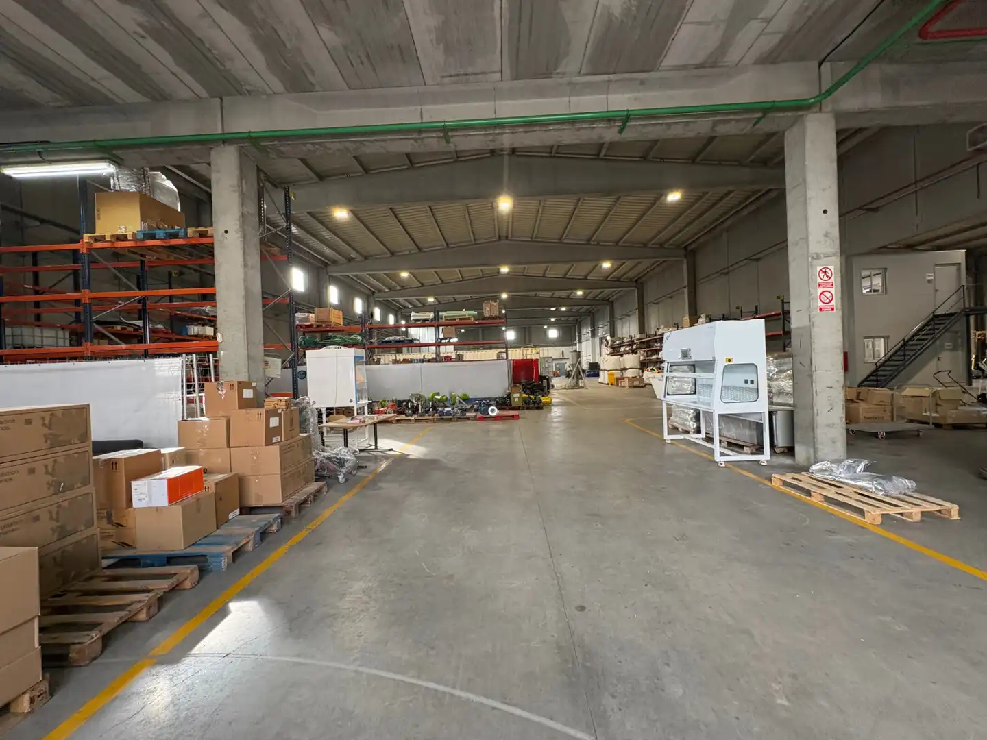 Nau industrial de lloguer en Santa Perpètua de Mogoda amb Calefacció i Alarma