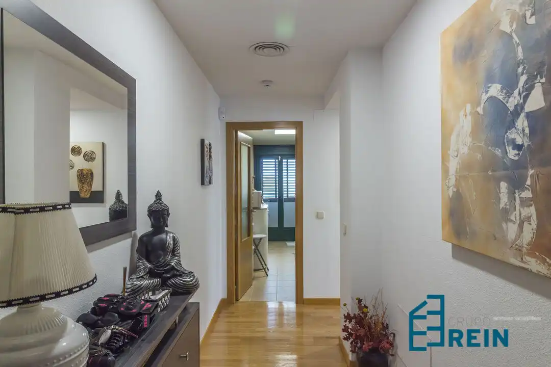Flat for sale in Recas  with Air Conditioner, Heating and Alarm