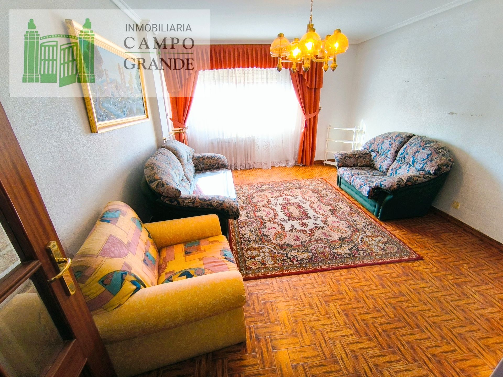 Sala de estar de Piso en venta en Venta de Baños con Calefacción, Trastero y Amueblado