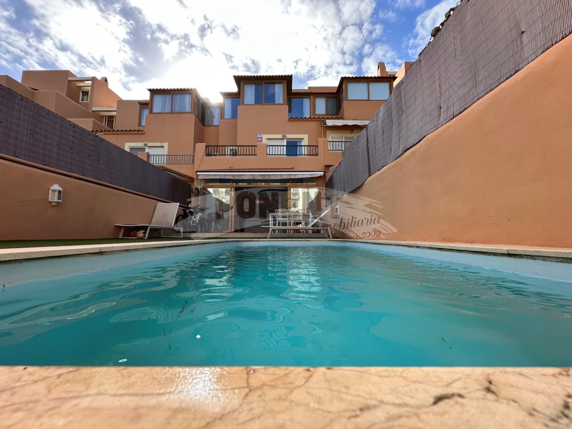 Piscina de Casa adosada en venda en Eivissa amb Aire condicionat, Jardí privat i Terrassa