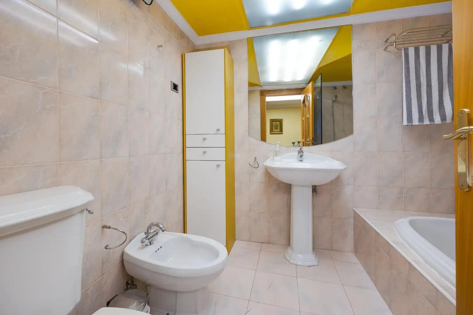 Bathroom of Attic for rent in Torrevieja  with Air Conditioner, Terrace and Furnished