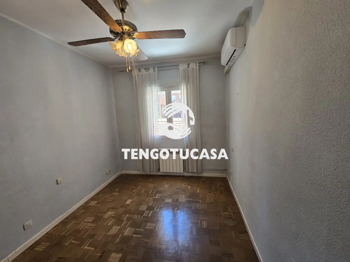 Bedroom of Flat for sale in Madrid  with Air Conditioner, Heating and Parquet flooring