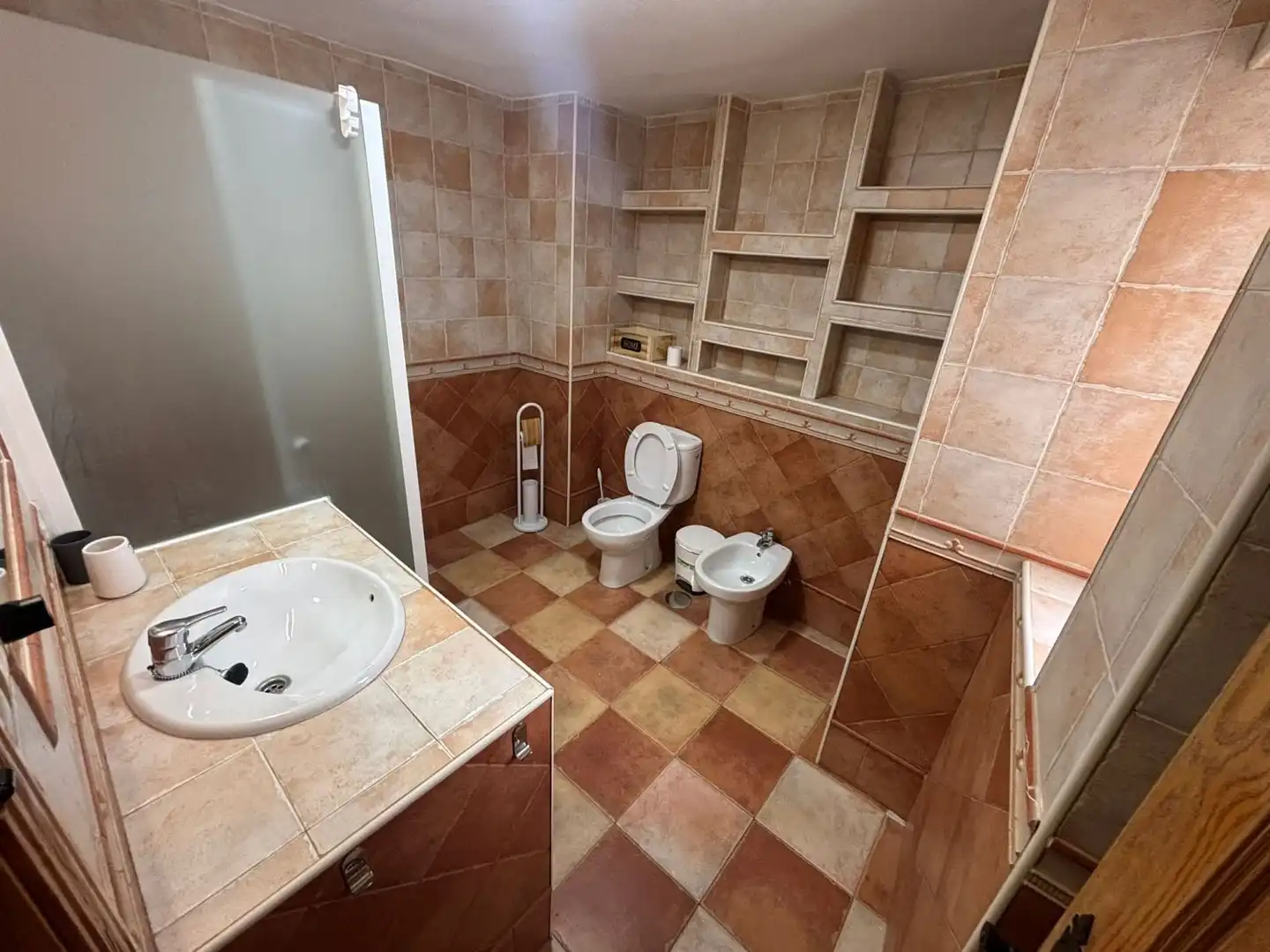 Bathroom of Detached homes for rent in Jaén  with Air Conditioner, Heating and Terrace