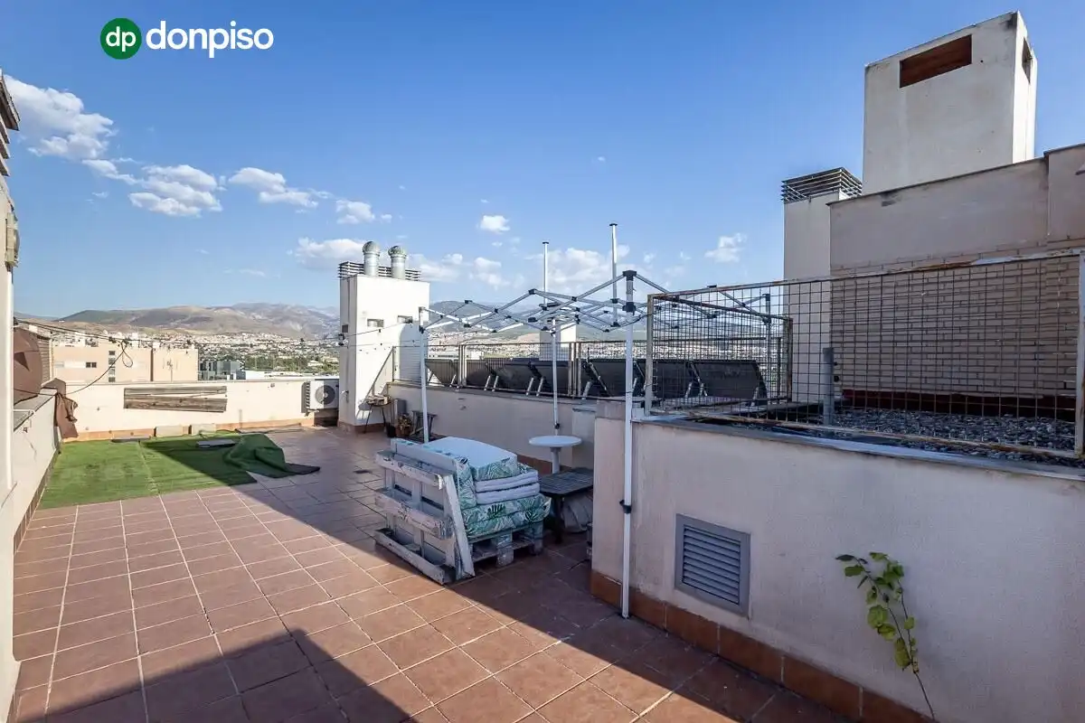 Penthouse with pool for sale in Avenida DE LA ILUSTRACION 77, imagen 2