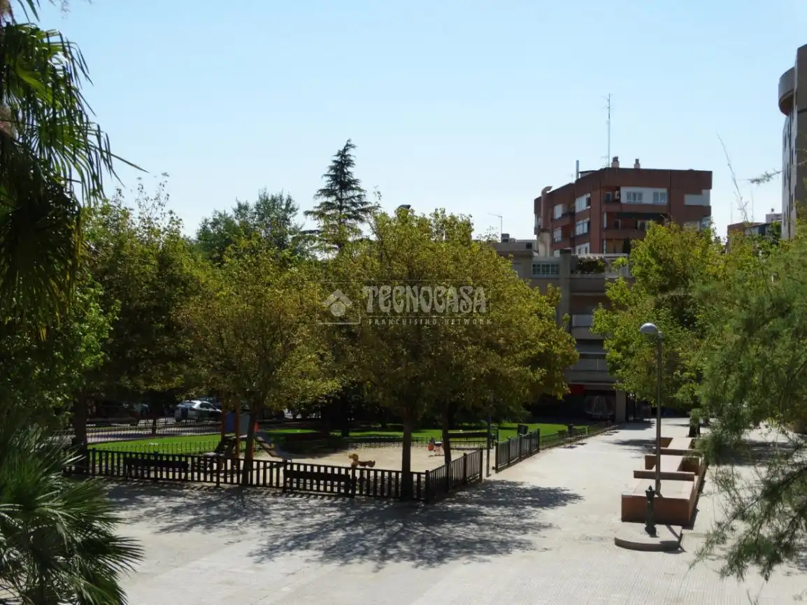 Vista exterior de Piso de alquiler en Madrid con Calefacción