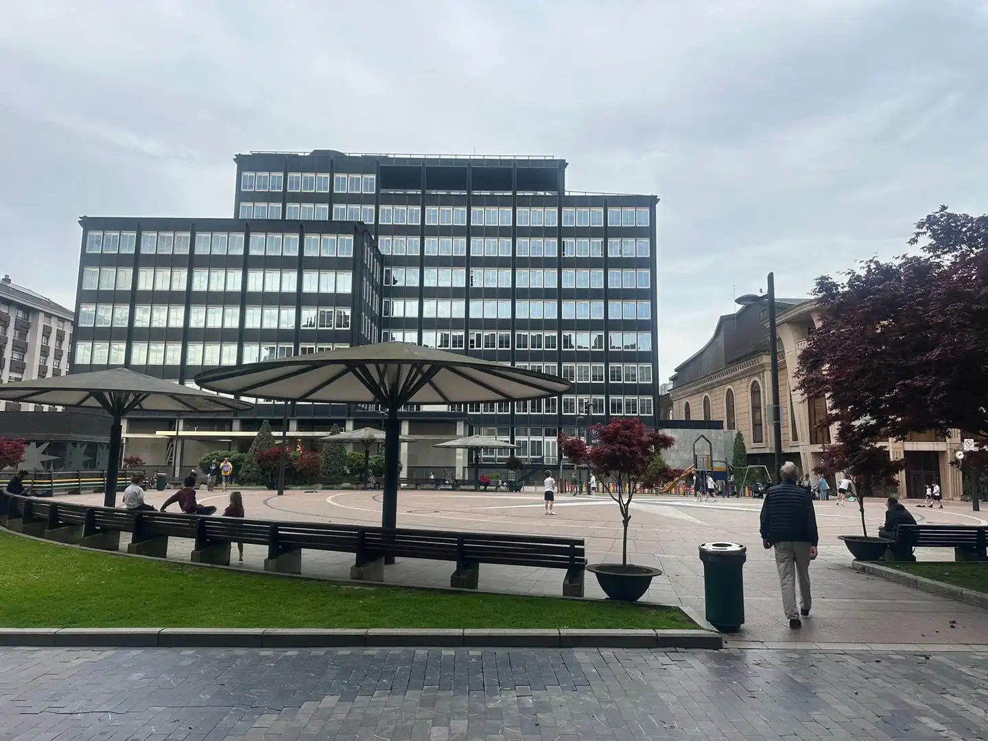 Außenansicht von Wohnung zum Verkauf in Oviedo  mit Heizung, Parkett und Terrasse