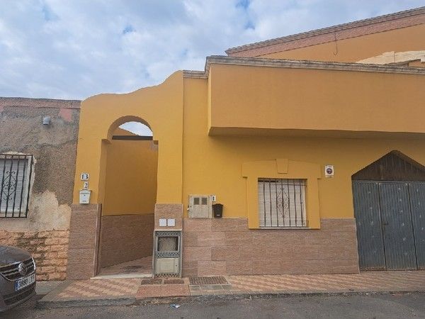 Vista exterior de Casa adosada en venda en Níjar