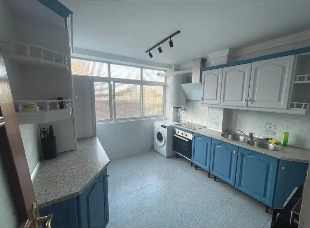 Kitchen of Flat for share in Granada  with Air Conditioner, Furnished and Balcony