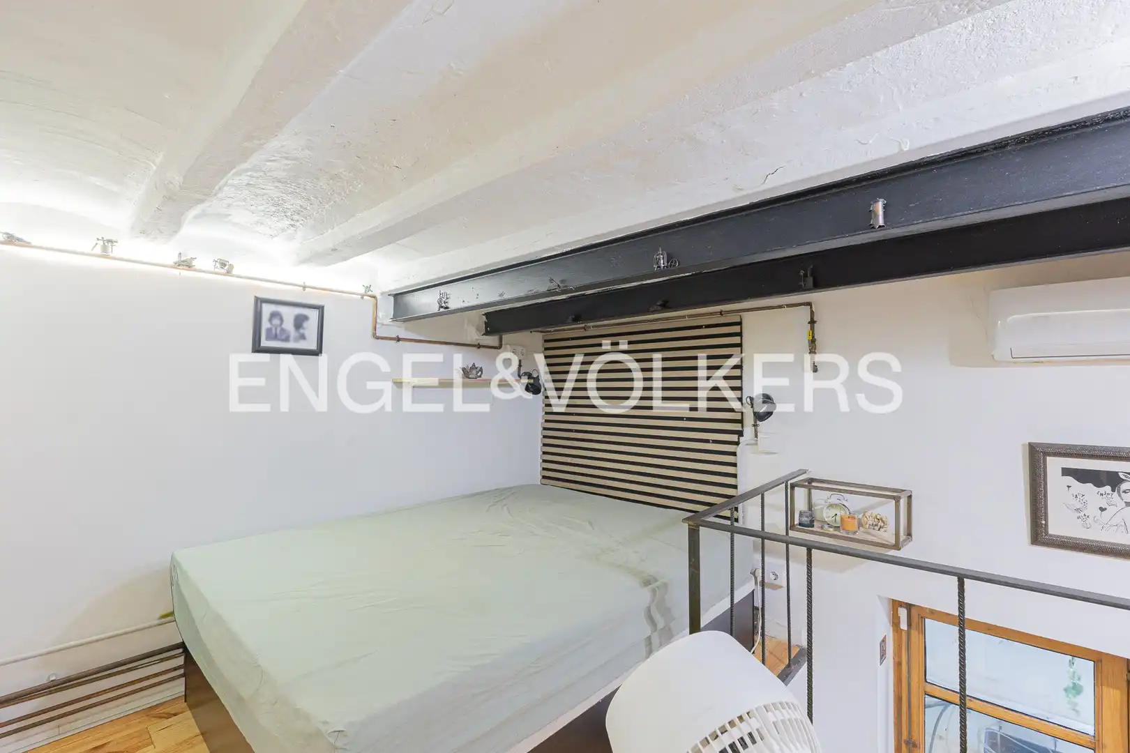Maisonette zum Verkauf in Barcelona mit Klimaanlage, Heizung und Möbliert
