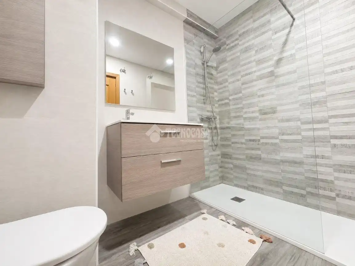 Baño de Piso en venta en Madrid con Calefacción, Parquet y Terraza