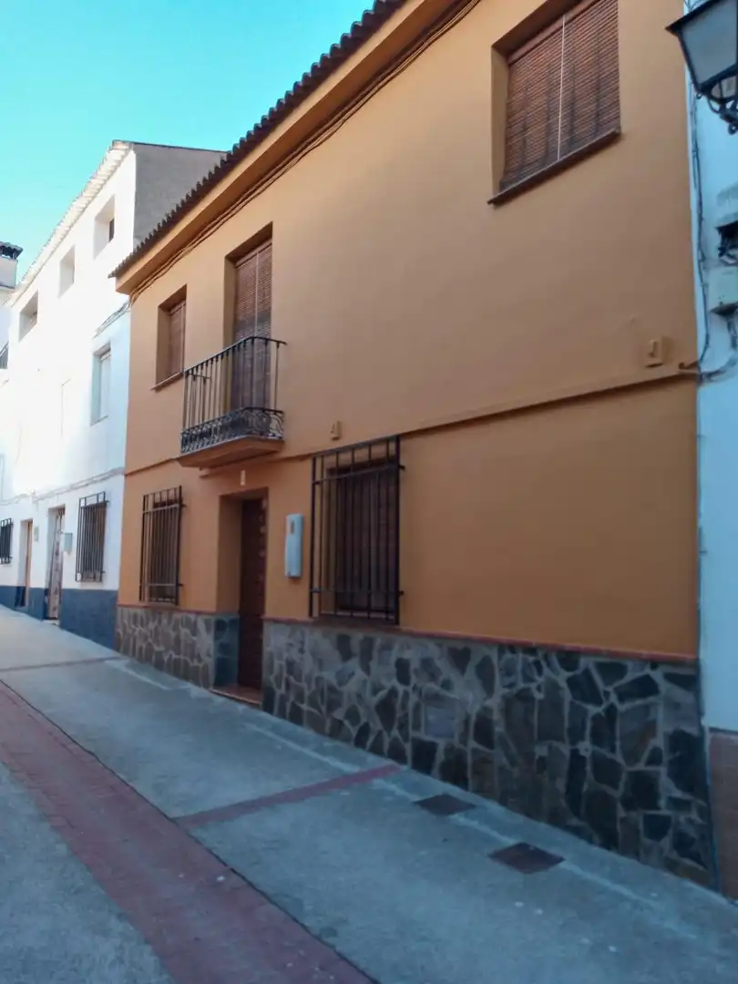 Vista exterior de Casa adosada en venda en Jayena amb Traster, Moblat i Balcó