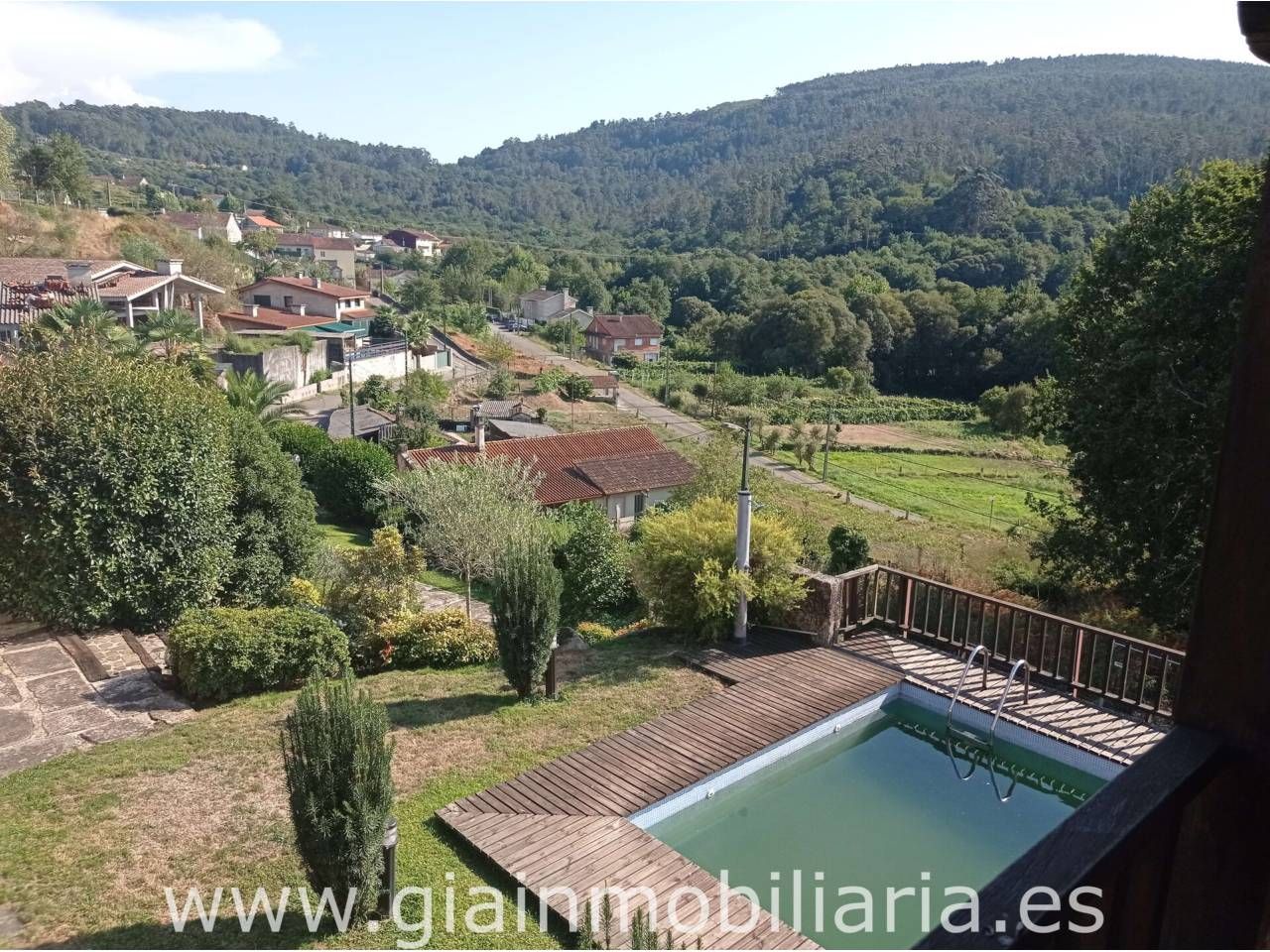 Piscina de Casa o xalet en venda en Mondariz-Balneario amb Calefacció, Jardí privat i Parquet