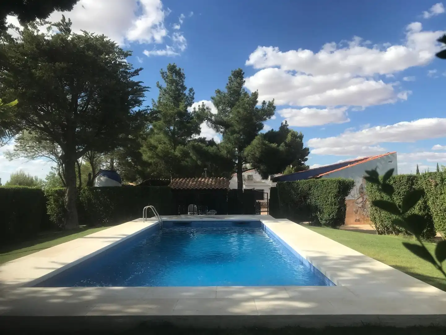 Piscina de Casa o chalet en venta en Quintanar de la Orden con Aire acondicionado, Calefacción y Jardín privado