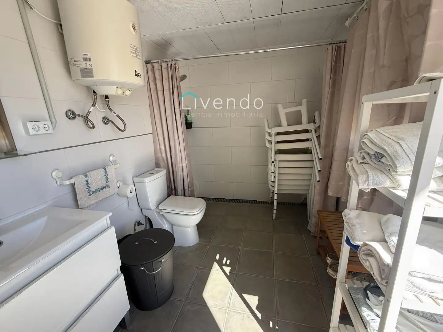 Bany de Casa o xalet en venda en Chiclana de la Frontera amb Aire condicionat, Piscina i Moblat